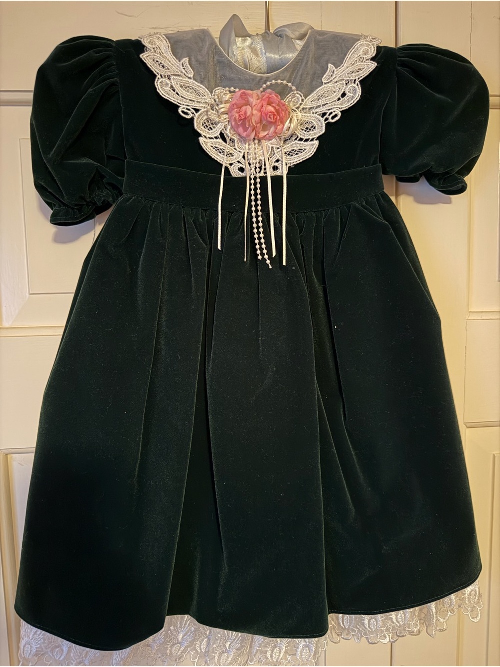 Vintage Dark Green Velvet Dress with Lace Collar for Girls